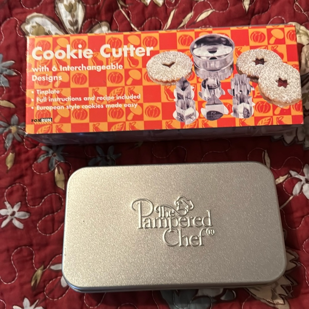Pampered Chef and Fox Run cookie cutters. New,never used.